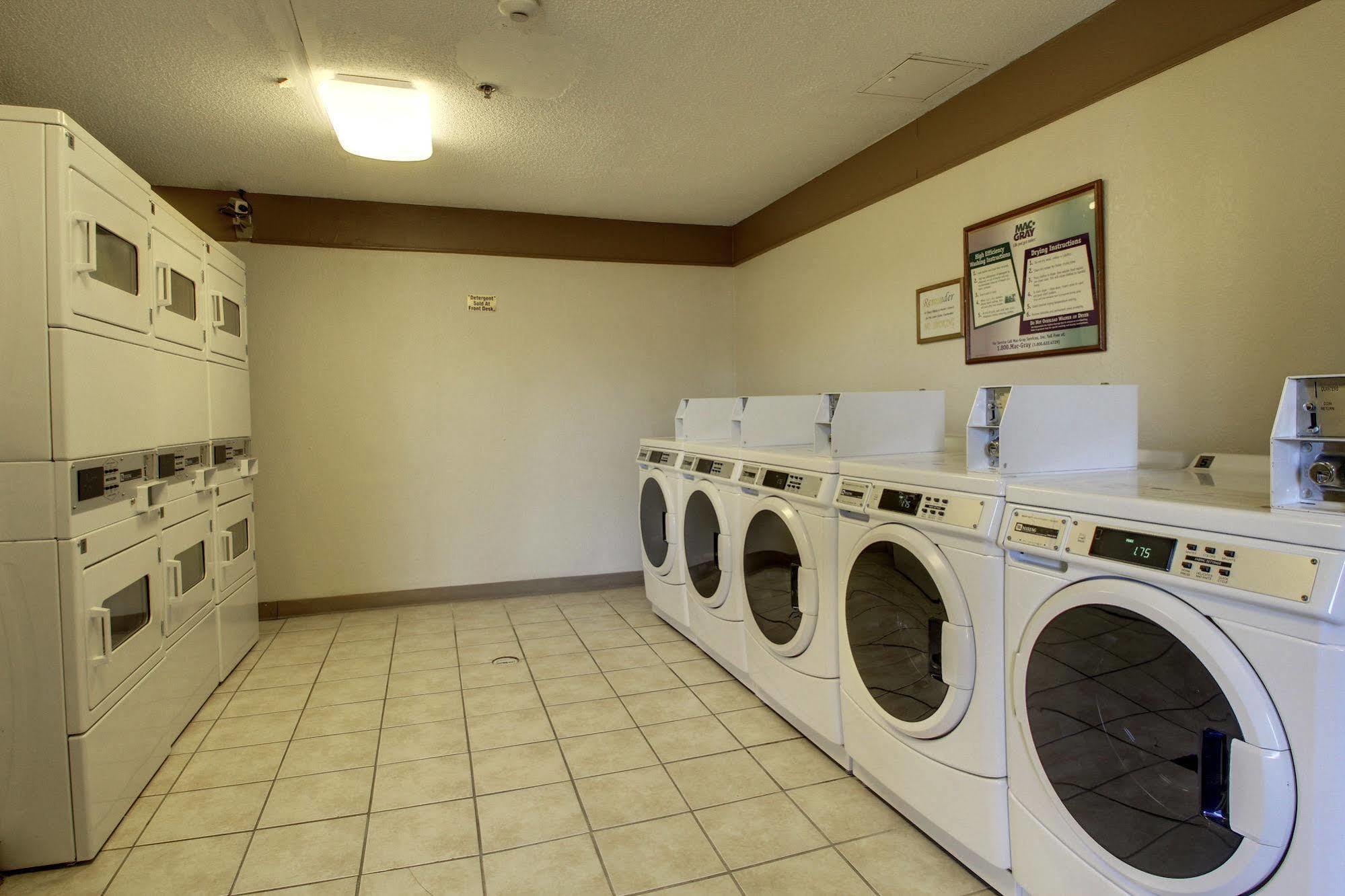 Intown Suites Extended Stay Raleigh Nc- Capital Blvd 외부 사진