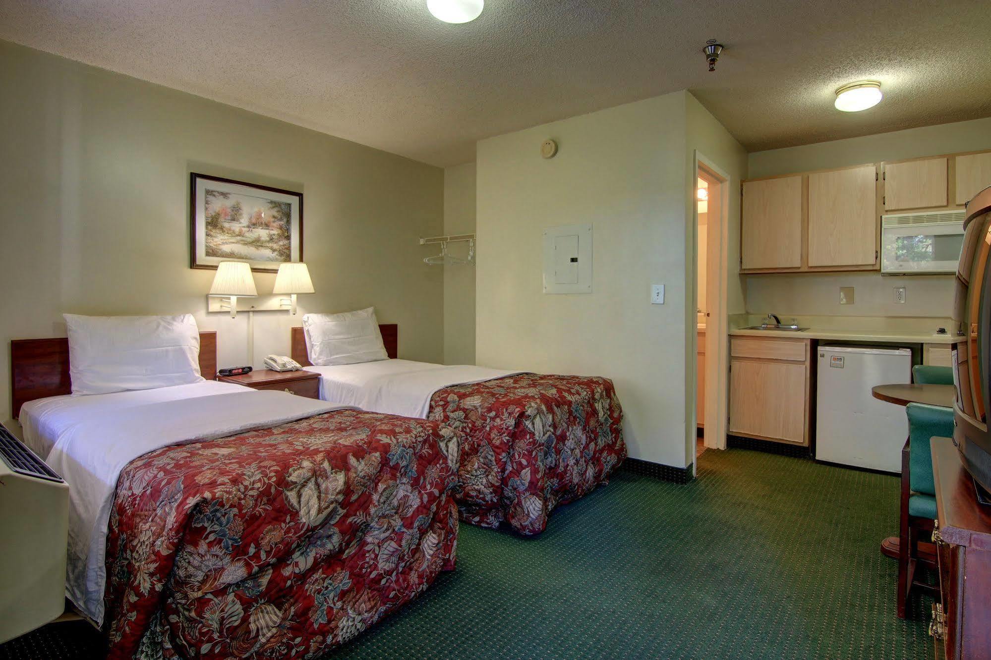 Intown Suites Extended Stay Raleigh Nc- Capital Blvd 외부 사진