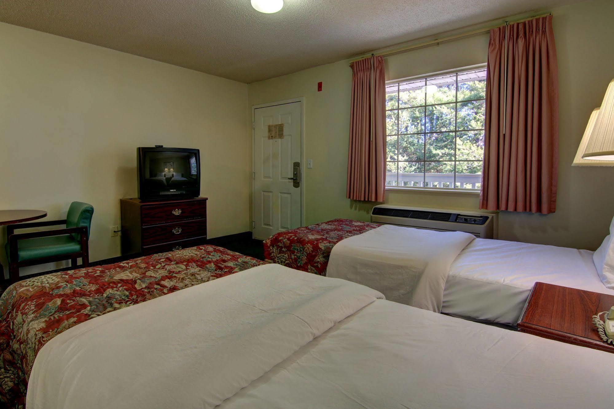 Intown Suites Extended Stay Raleigh Nc- Capital Blvd 외부 사진